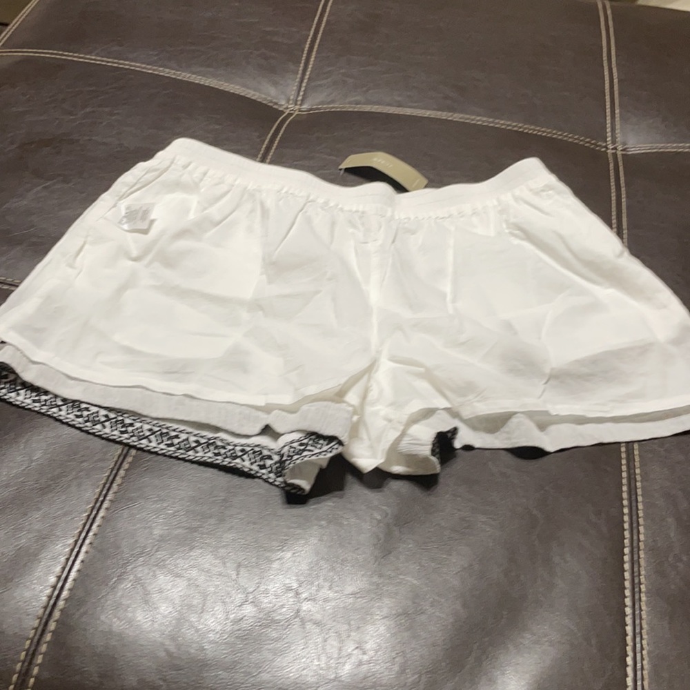 White and black floral embroidered gauze shorts - Picture 12 of 15